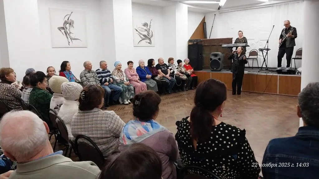 photo_5262907080773930350_y