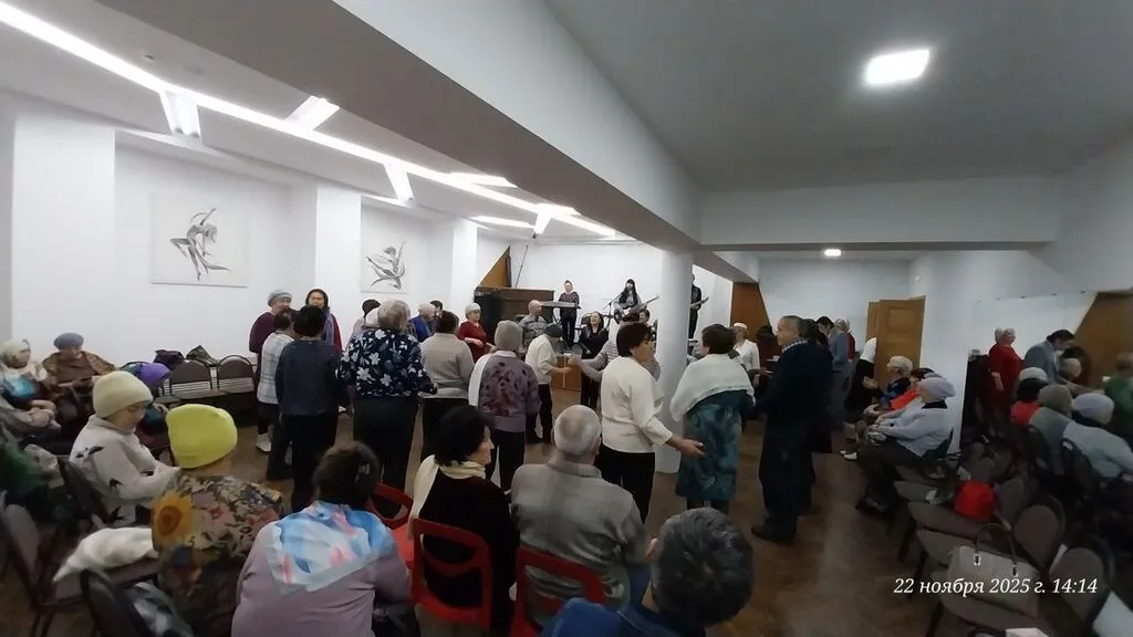 photo_5262907080773930346_y