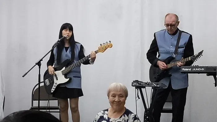 photo_5204416425135640114_y