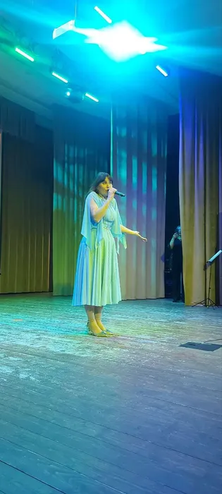 photo_5285420942857279013_y