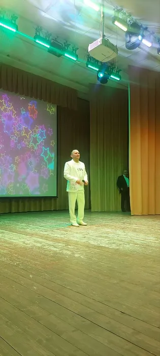 photo_5285420942857278953_y