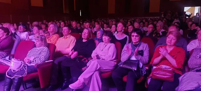 photo_5285420942857278946_y