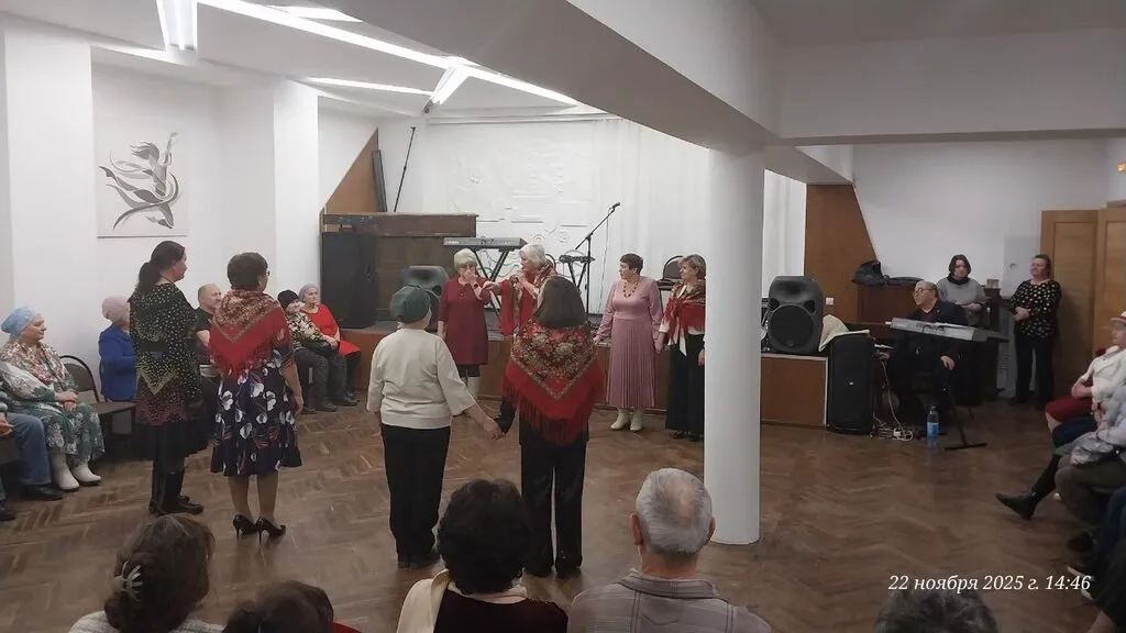 photo_5262907080773930377_y