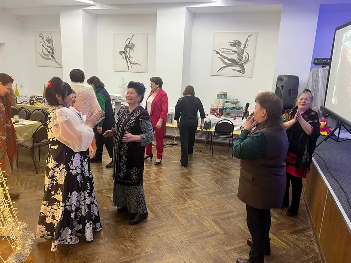 photo_5334646615303721447_y