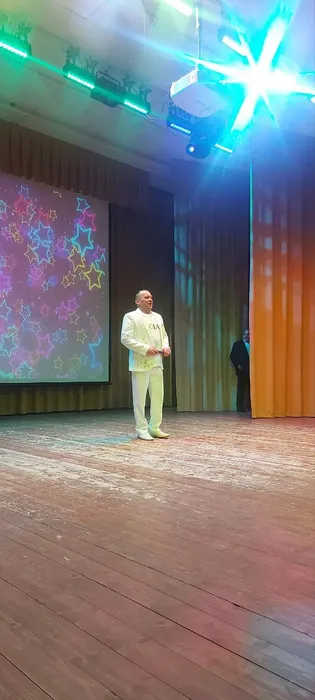 photo_5285420942857278952_y