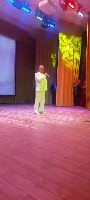 photo_5285420942857278947_y