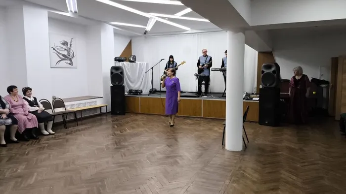 photo_5204416425135640104_y