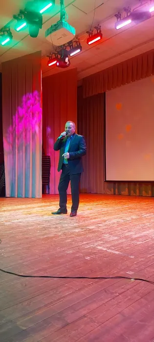 photo_5285420942857278986_y