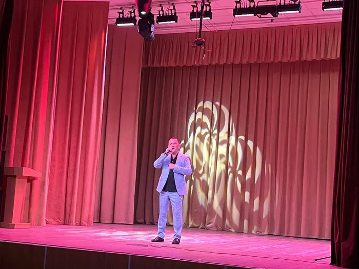 photo_5269400886641888044_y