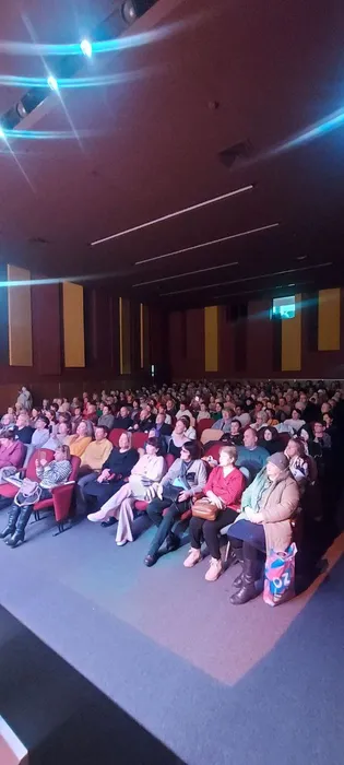 photo_5285420942857279359_y