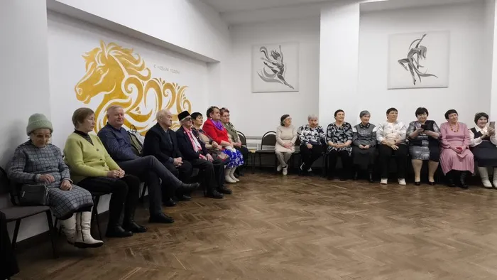 photo_5204416425135640101_y