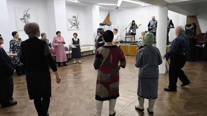 photo_5204416425135640113_y